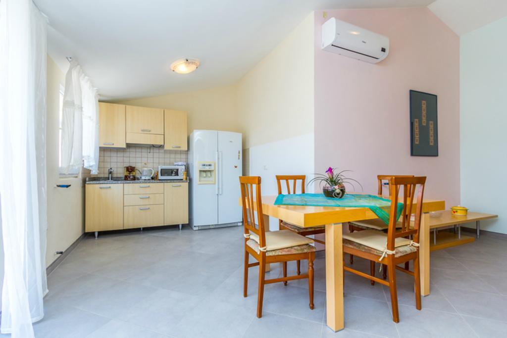 Apartment Mirjana Pula Quarto foto